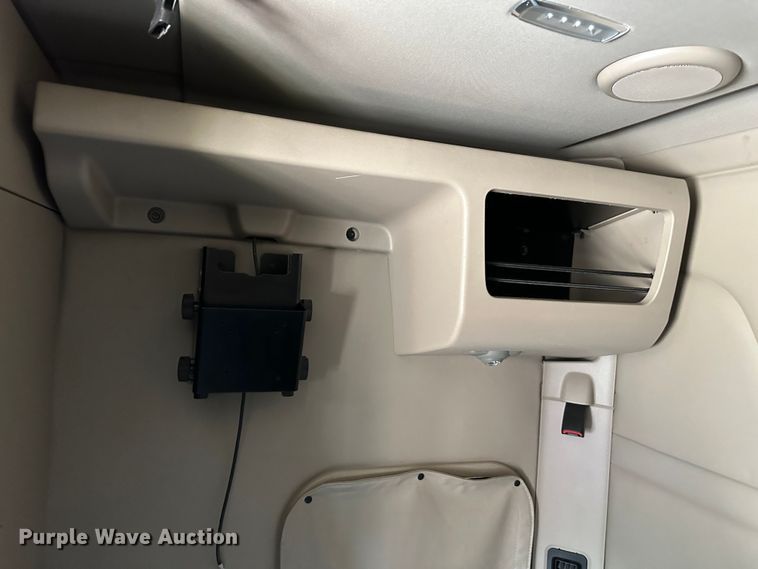 image for item DO5003 2018 Peterbilt 579  semi truck