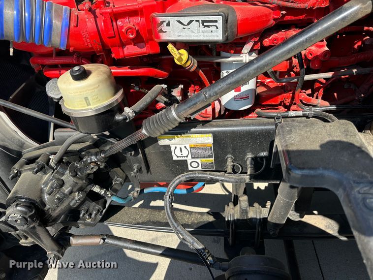 image for item DO5003 2018 Peterbilt 579  semi truck