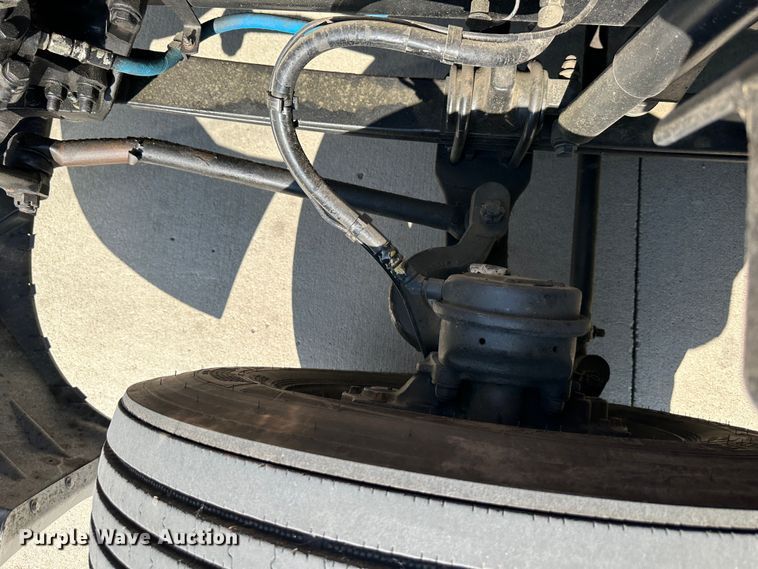 image for item DO5003 2018 Peterbilt 579  semi truck