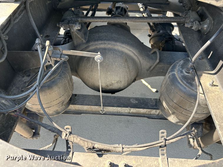 image for item DO5003 2018 Peterbilt 579  semi truck