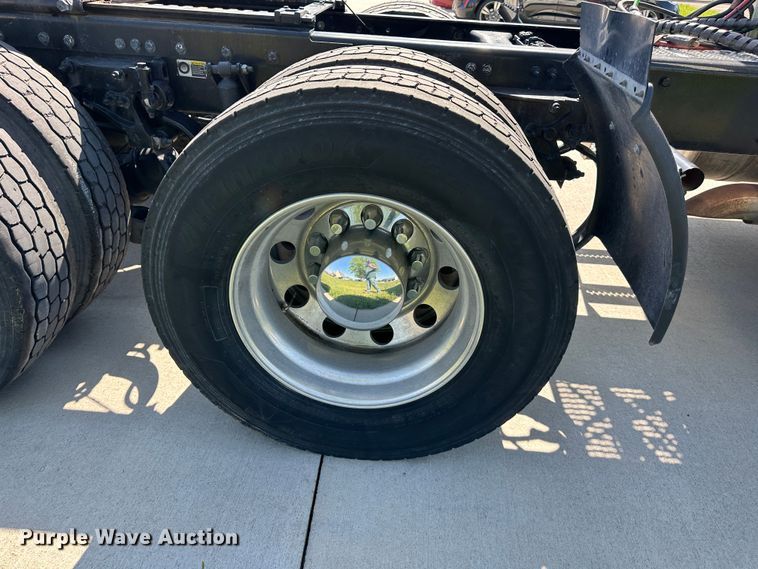 image for item DO5003 2018 Peterbilt 579  semi truck