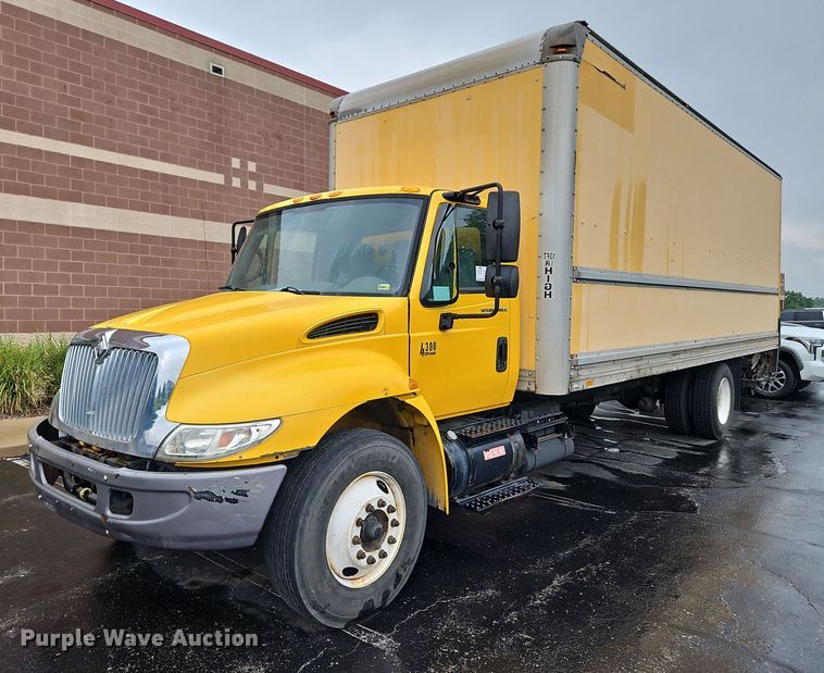 image for item DP2299 2006 International 4300  box truck