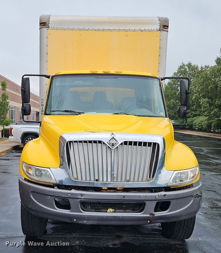 image for item DP2299 2006 International 4300  box truck