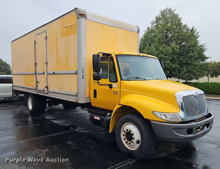 image for item DP2299 2006 International 4300  box truck