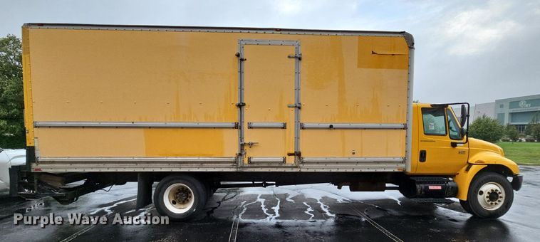 image for item DP2299 2006 International 4300  box truck