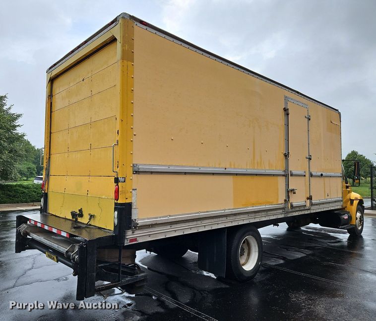 image for item DP2299 2006 International 4300  box truck