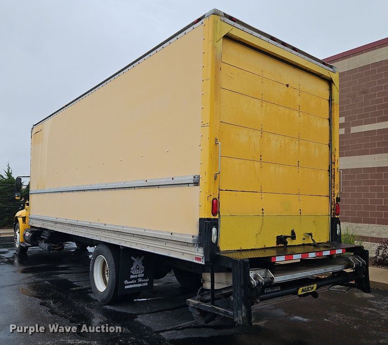image for item DP2299 2006 International 4300  box truck