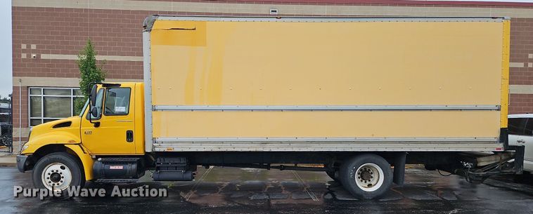 image for item DP2299 2006 International 4300  box truck