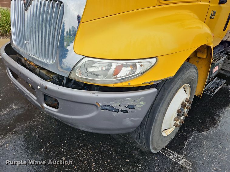 image for item DP2299 2006 International 4300  box truck