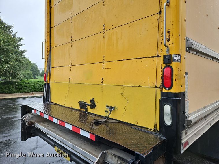 image for item DP2299 2006 International 4300  box truck