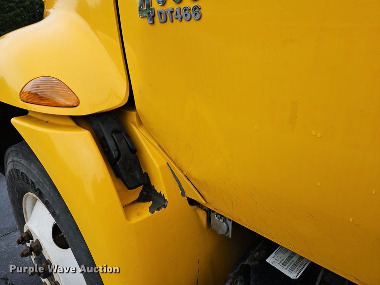 image for item DP2299 2006 International 4300  box truck