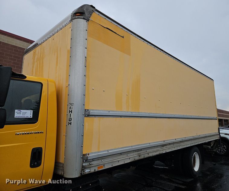 image for item DP2299 2006 International 4300  box truck