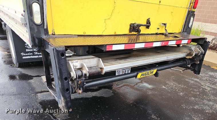 image for item DP2299 2006 International 4300  box truck