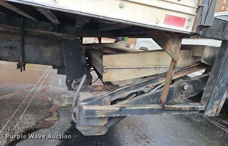 image for item DP2299 2006 International 4300  box truck