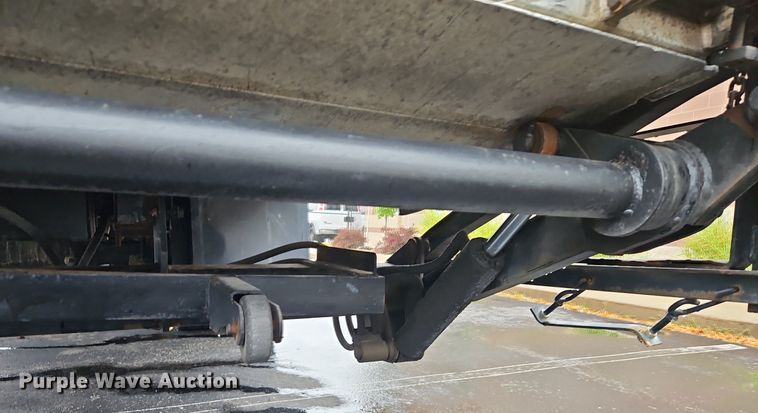 image for item DP2299 2006 International 4300  box truck