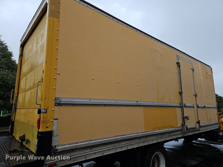 image for item DP2299 2006 International 4300  box truck