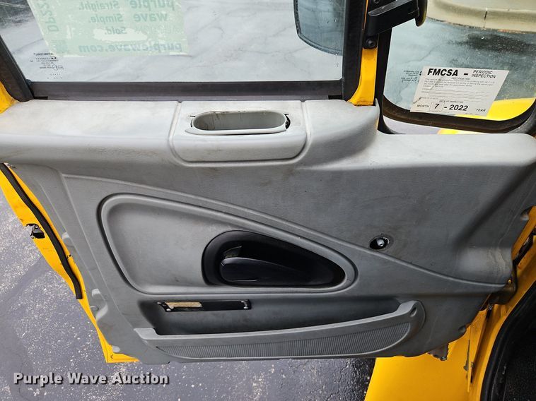 image for item DP2299 2006 International 4300  box truck