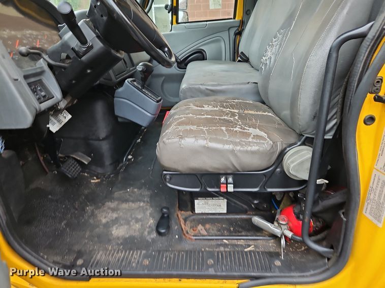 image for item DP2299 2006 International 4300  box truck