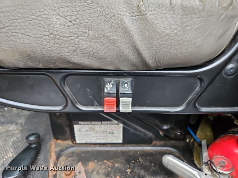 image for item DP2299 2006 International 4300  box truck