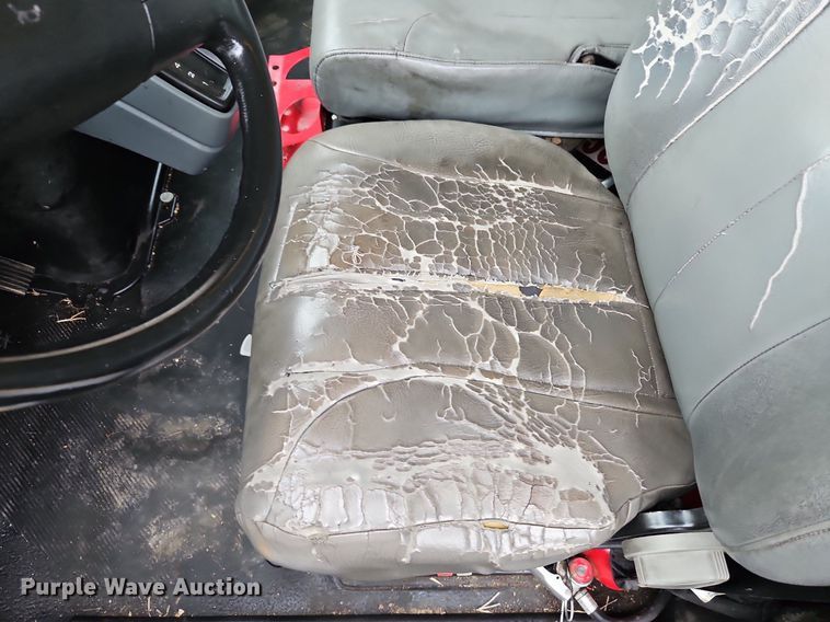 image for item DP2299 2006 International 4300  box truck