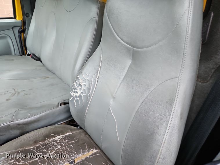 image for item DP2299 2006 International 4300  box truck