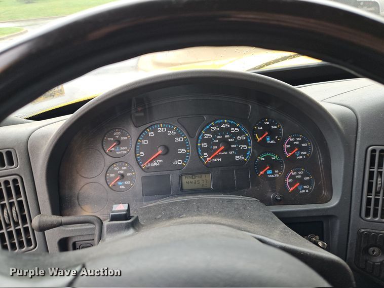 image for item DP2299 2006 International 4300  box truck