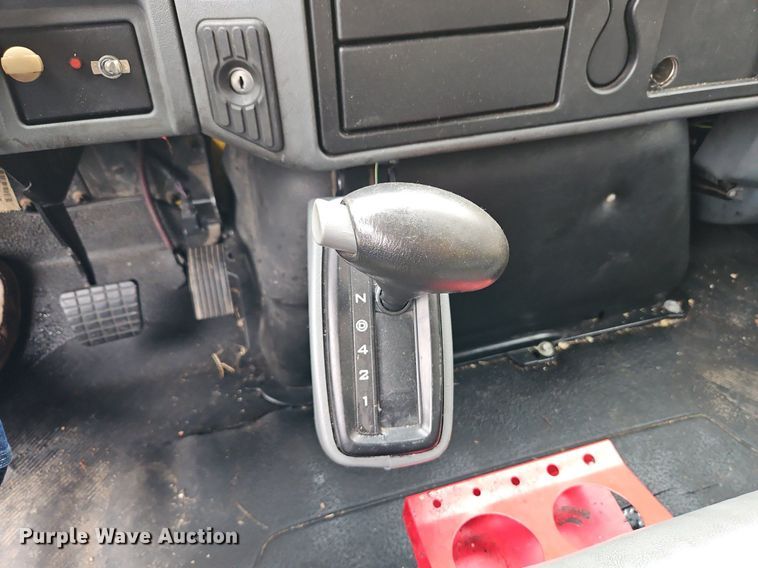 image for item DP2299 2006 International 4300  box truck