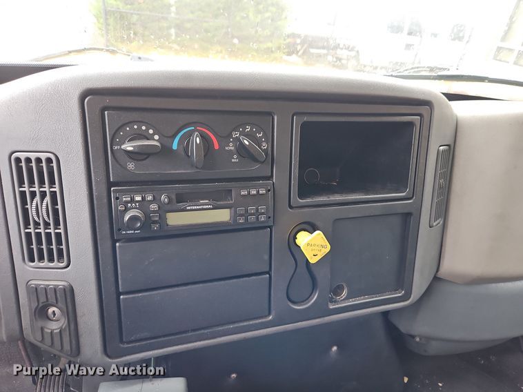 image for item DP2299 2006 International 4300  box truck