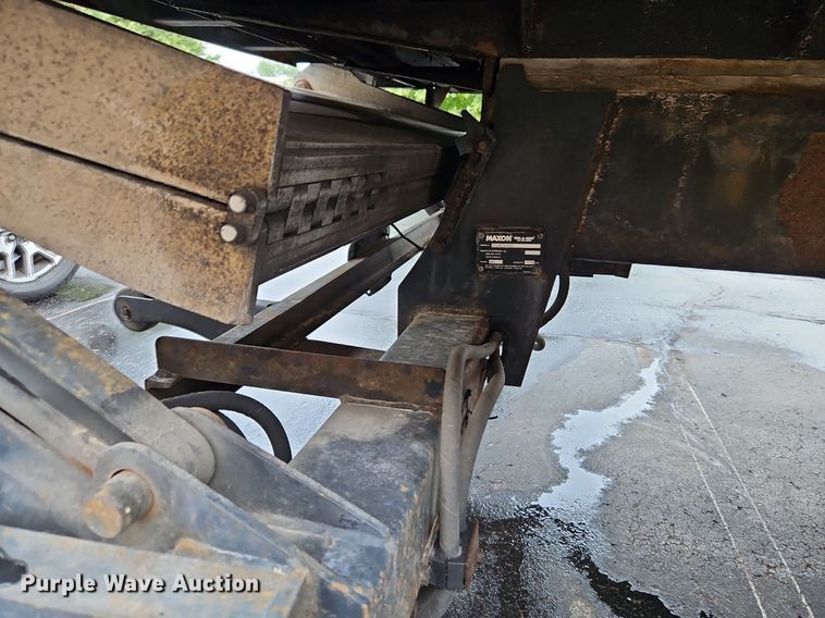 image for item DP2299 2006 International 4300  box truck