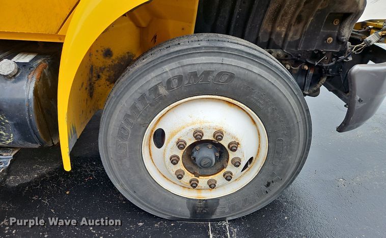 image for item DP2299 2006 International 4300  box truck