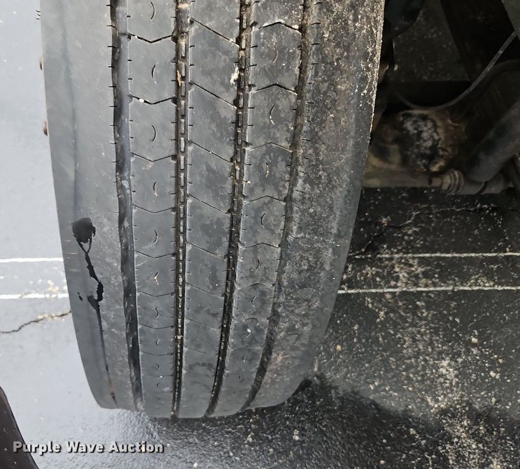 image for item DP2299 2006 International 4300  box truck