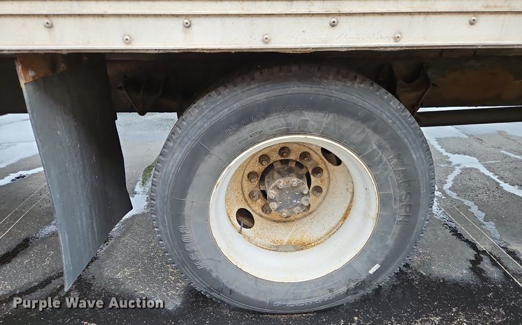 image for item DP2299 2006 International 4300  box truck