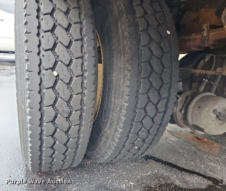 image for item DP2299 2006 International 4300  box truck