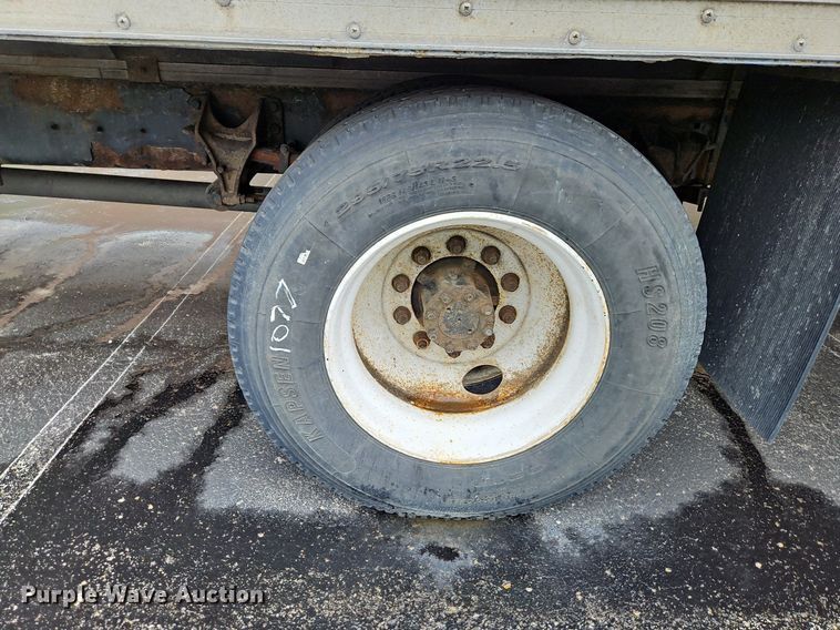 image for item DP2299 2006 International 4300  box truck