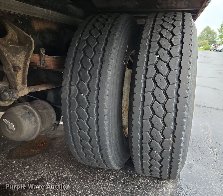 image for item DP2299 2006 International 4300  box truck