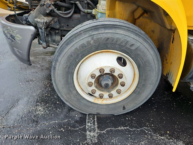 image for item DP2299 2006 International 4300  box truck