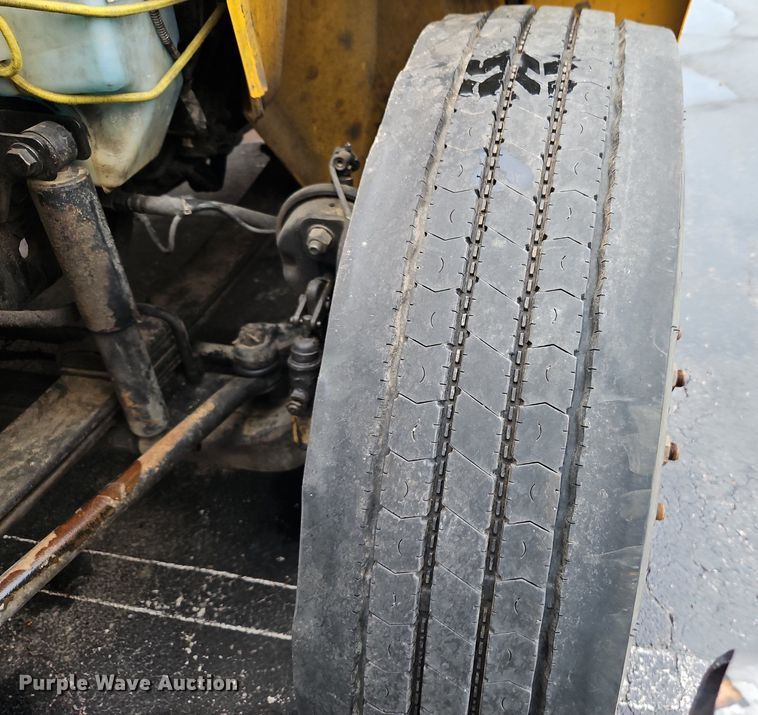 image for item DP2299 2006 International 4300  box truck