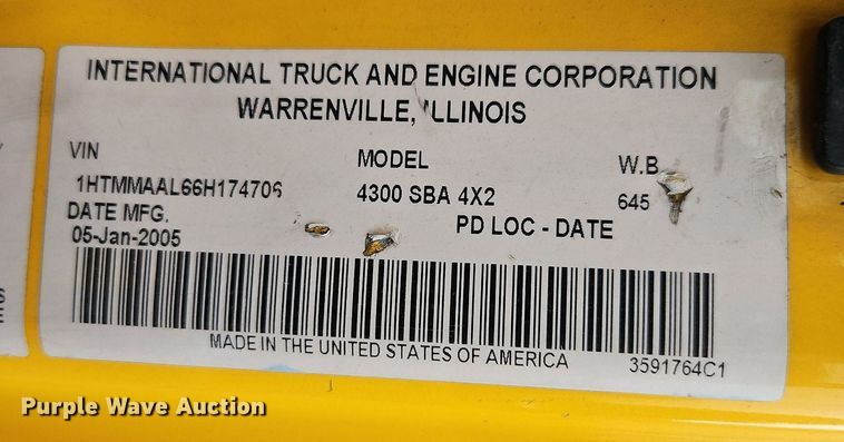 image for item DP2299 2006 International 4300  box truck