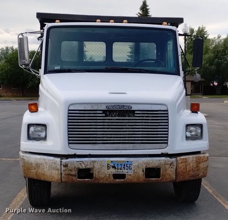 image for item DP3332 1995 Freightliner FL70  flatbed truck