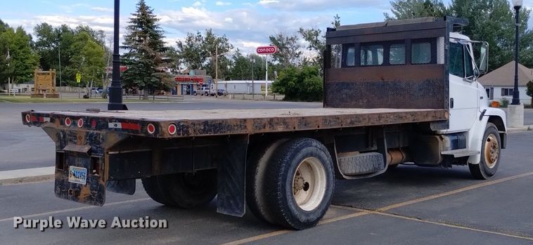 image for item DP3332 1995 Freightliner FL70  flatbed truck