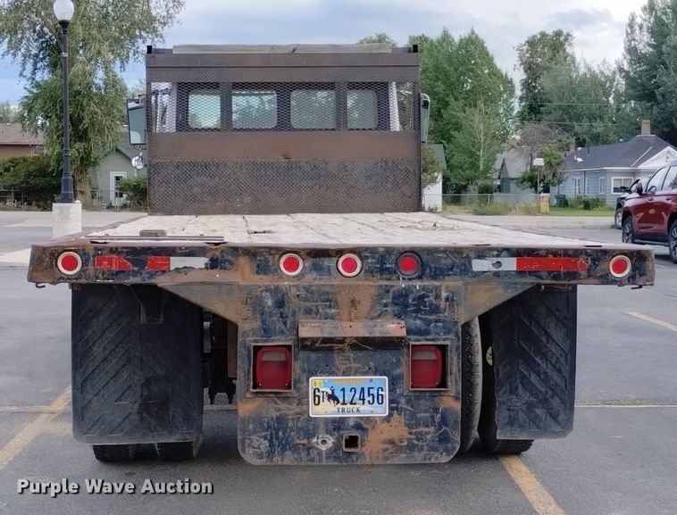 image for item DP3332 1995 Freightliner FL70  flatbed truck