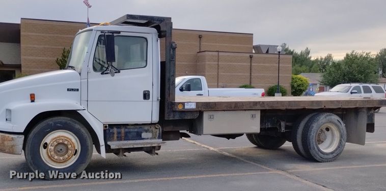 image for item DP3332 1995 Freightliner FL70  flatbed truck
