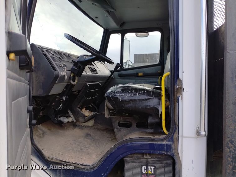 image for item DP3332 1995 Freightliner FL70  flatbed truck