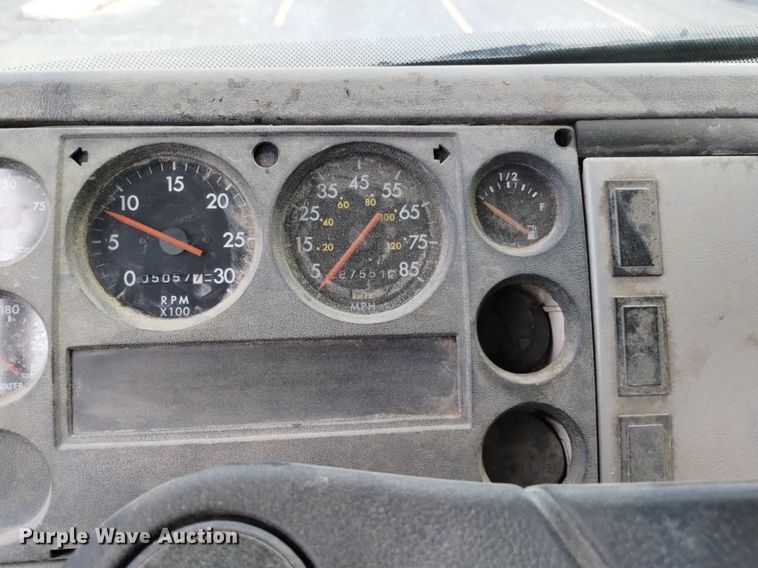 image for item DP3332 1995 Freightliner FL70  flatbed truck