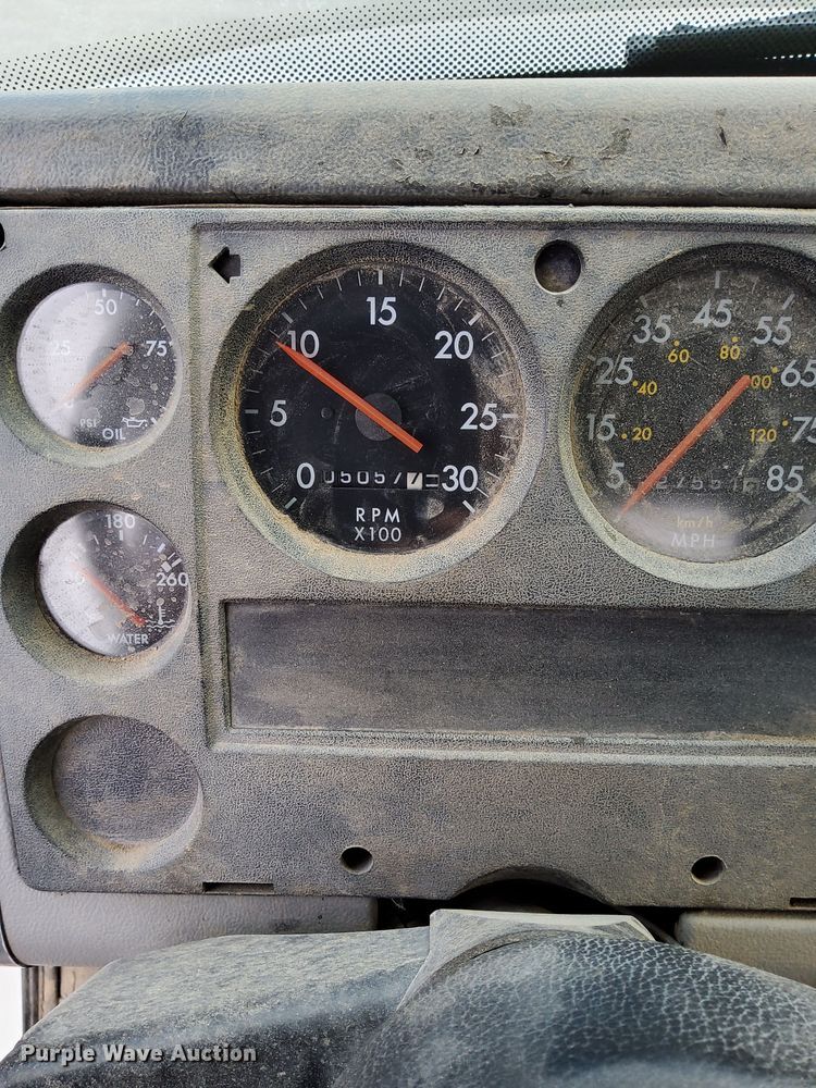 image for item DP3332 1995 Freightliner FL70  flatbed truck