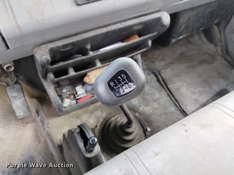 image for item DP3332 1995 Freightliner FL70  flatbed truck