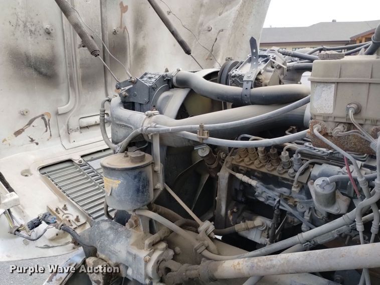 image for item DP3332 1995 Freightliner FL70  flatbed truck