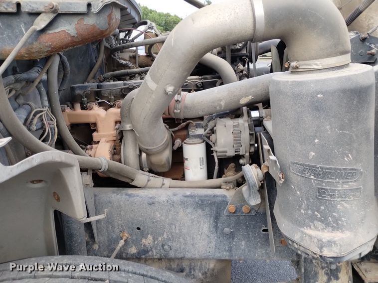 image for item DP3332 1995 Freightliner FL70  flatbed truck