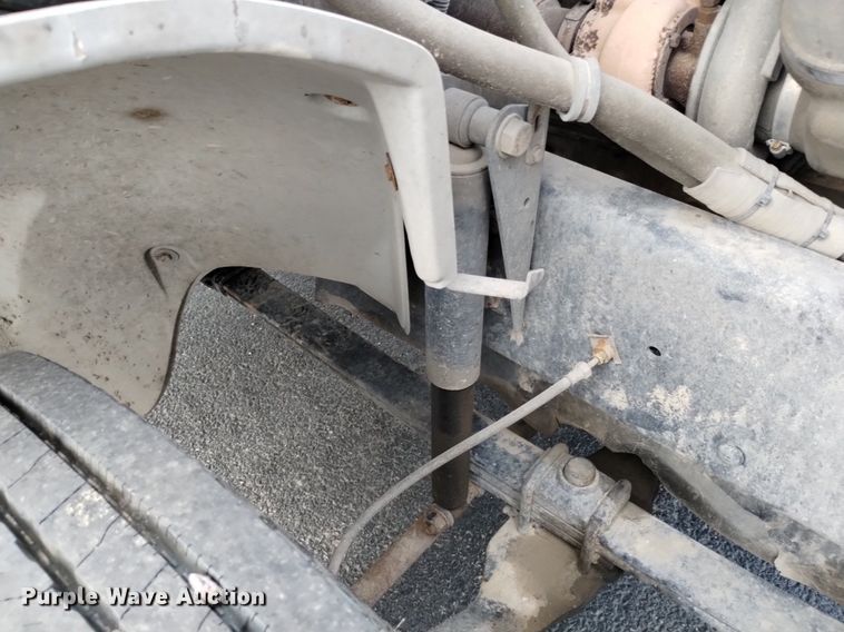 image for item DP3332 1995 Freightliner FL70  flatbed truck