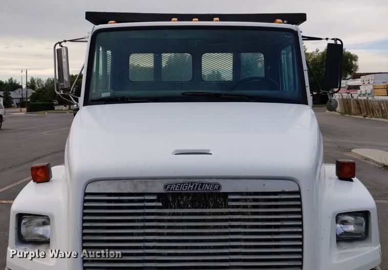 image for item DP3332 1995 Freightliner FL70  flatbed truck